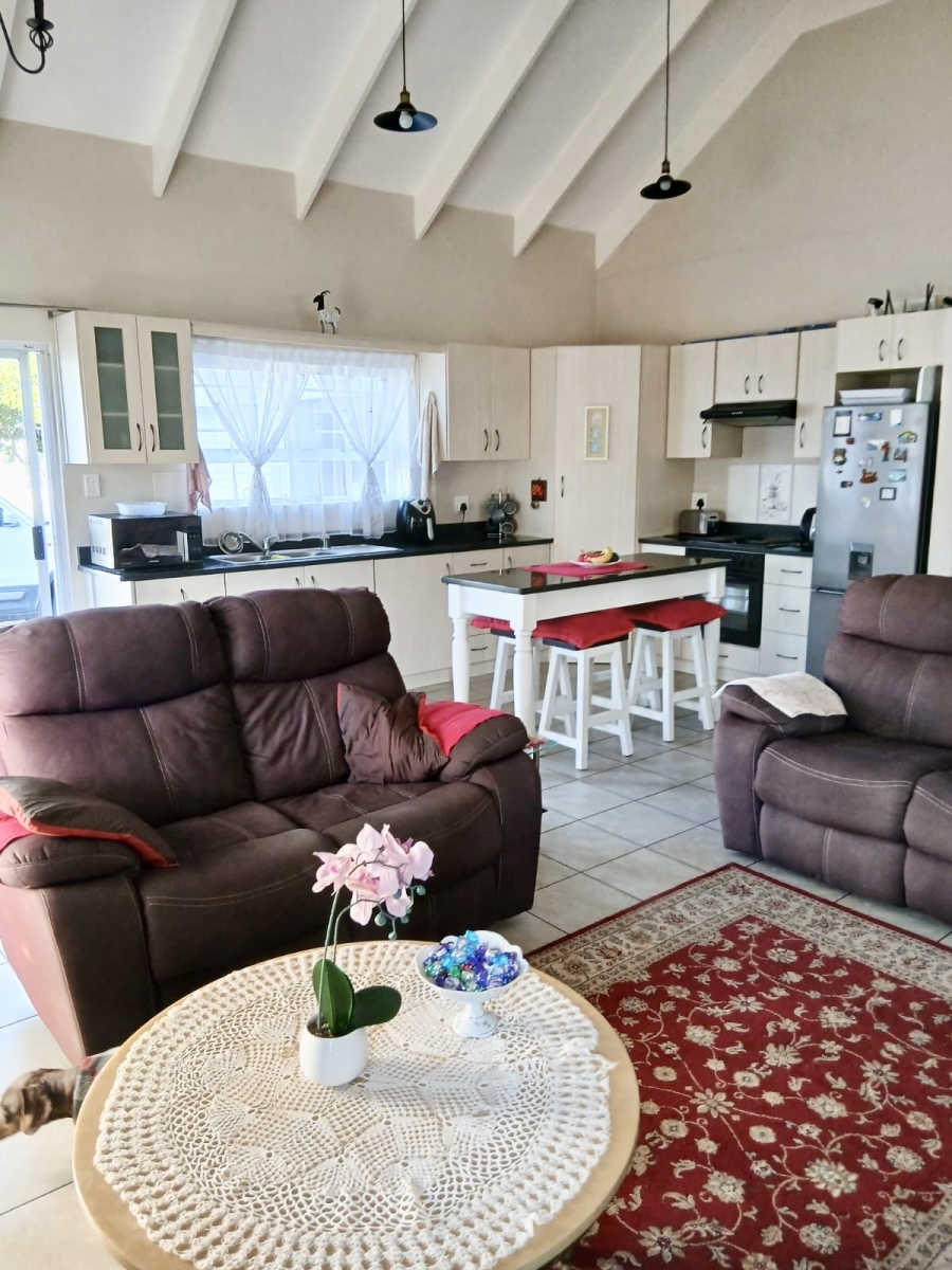 2 Bedroom Property for Sale in Sandbaai Western Cape